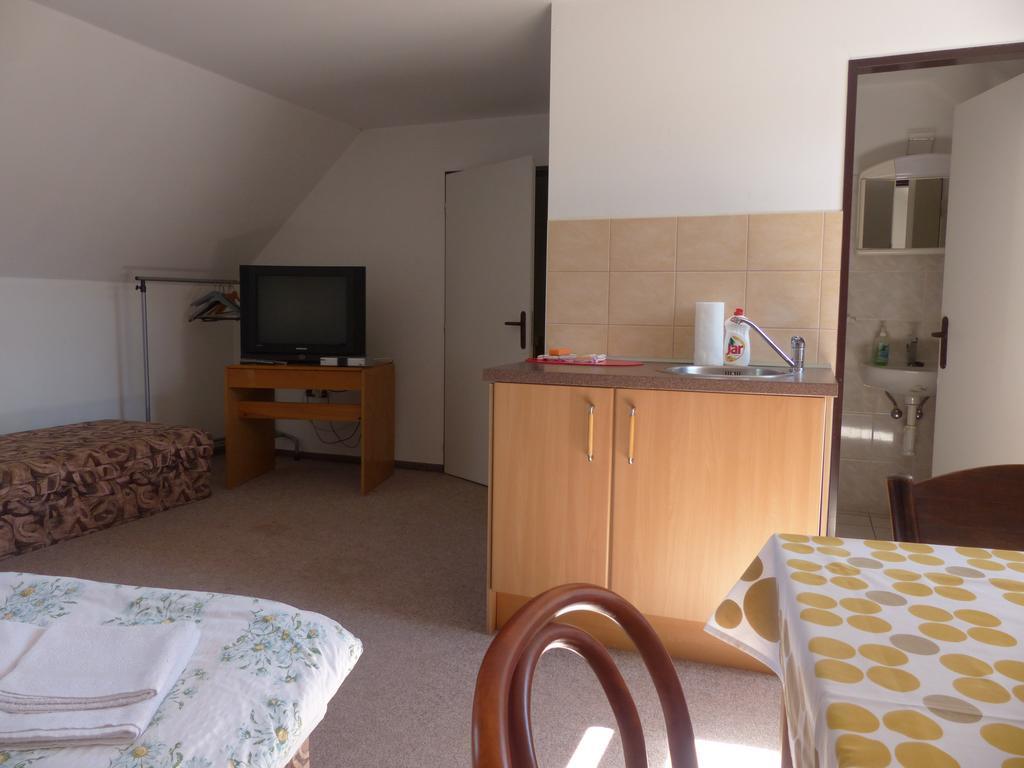 Bizoni Dvur Hotel Retenice Екстериор снимка