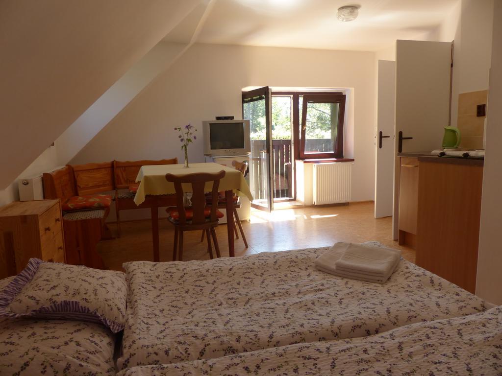 Bizoni Dvur Hotel Retenice Екстериор снимка