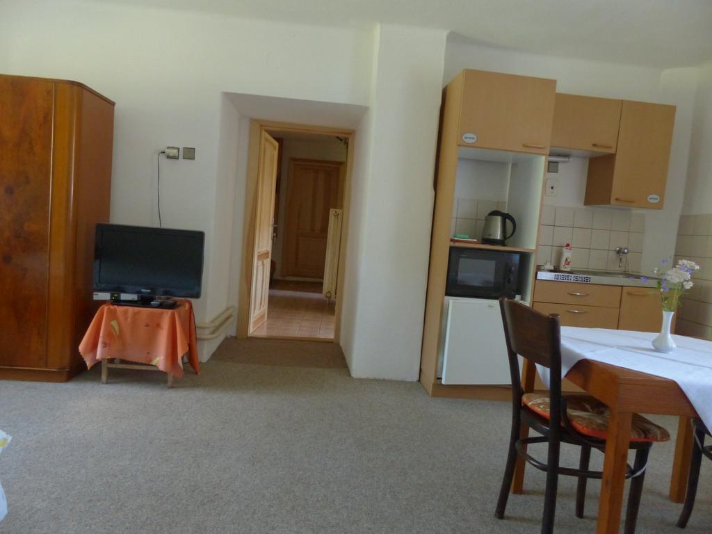 Bizoni Dvur Hotel Retenice Екстериор снимка