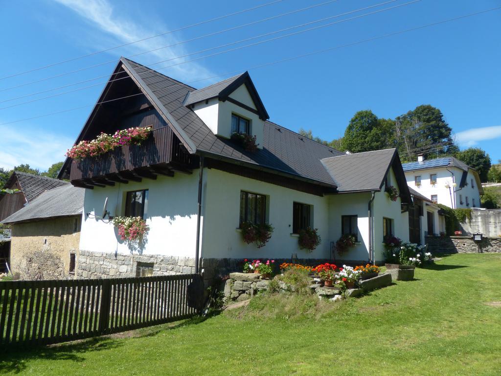 Bizoni Dvur Hotel Retenice Екстериор снимка