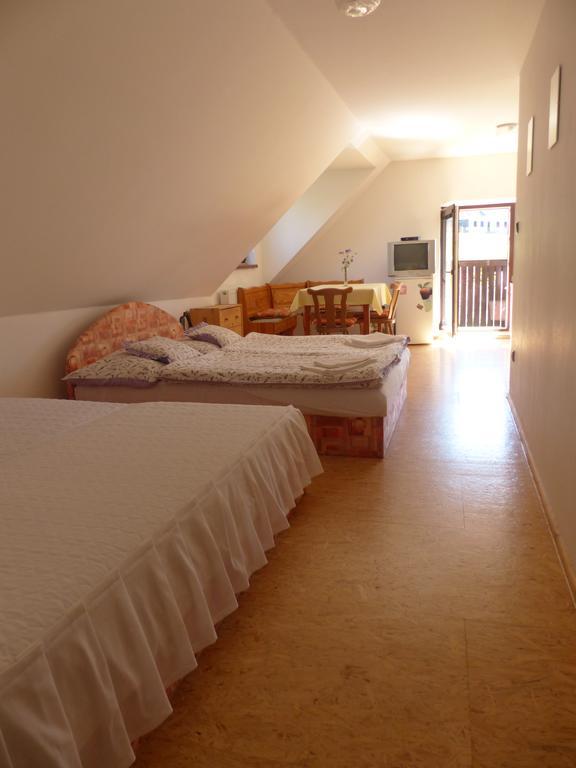 Bizoni Dvur Hotel Retenice Екстериор снимка