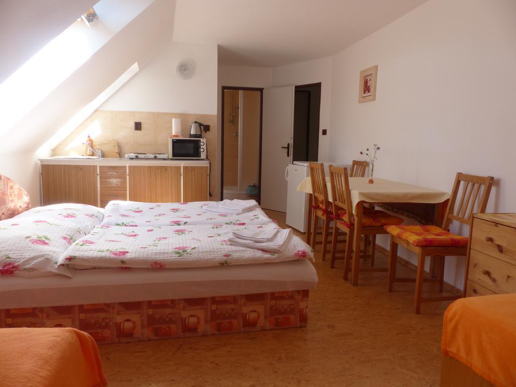 Bizoni Dvur Hotel Retenice Екстериор снимка